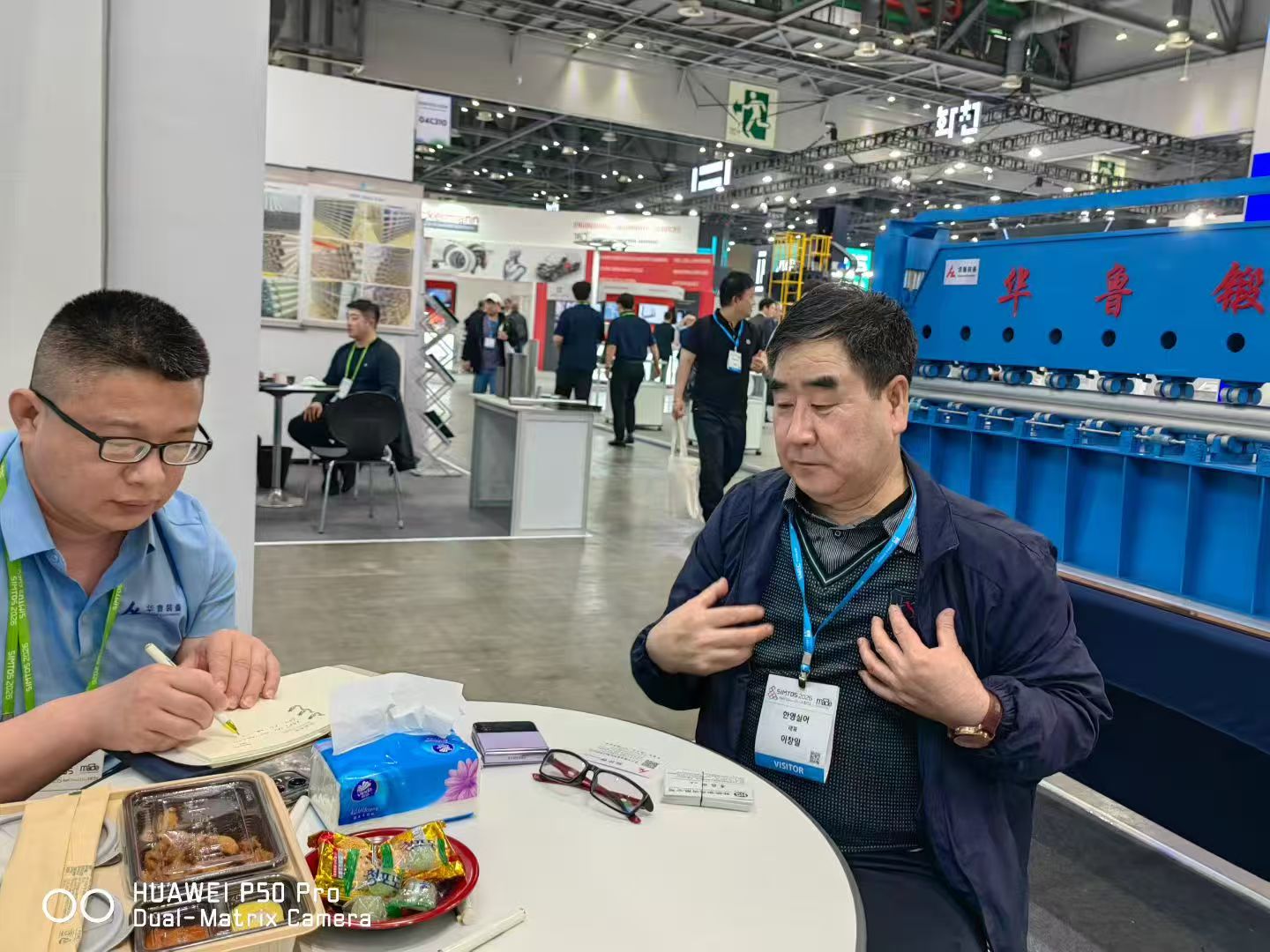 Hua Lu Equipment team discussing technical solutions with Korean clients..jpg