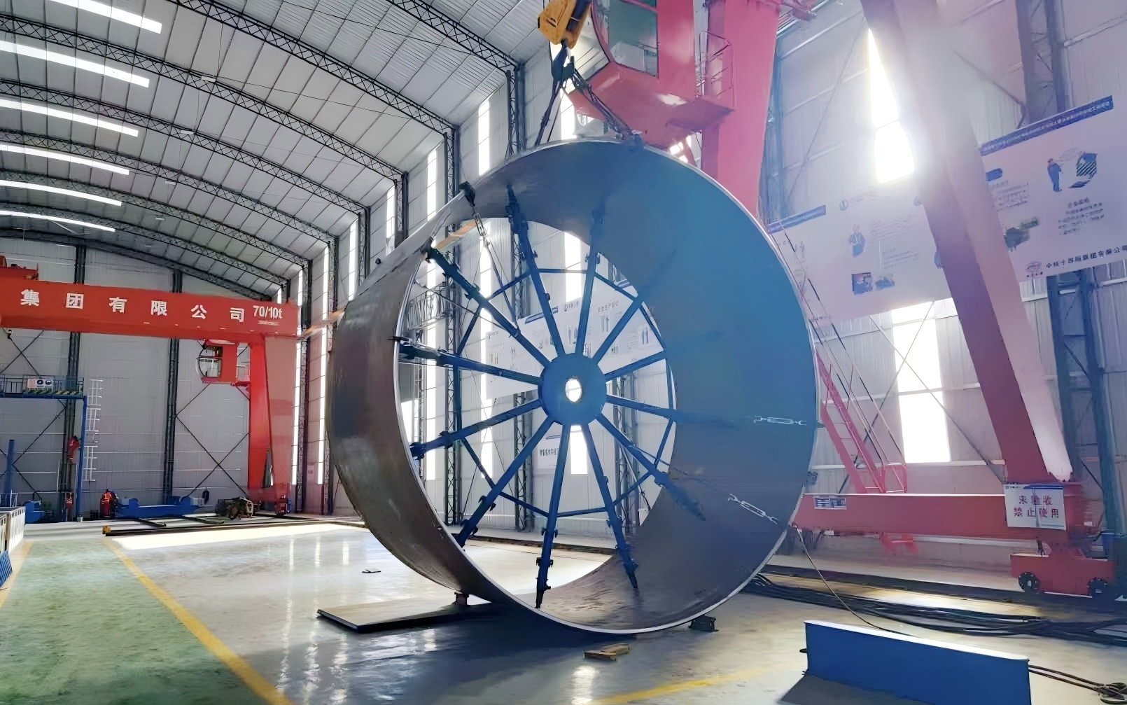 Hualu Equipment Successfully Delivers Large Plate Rolling Machine2.jpg